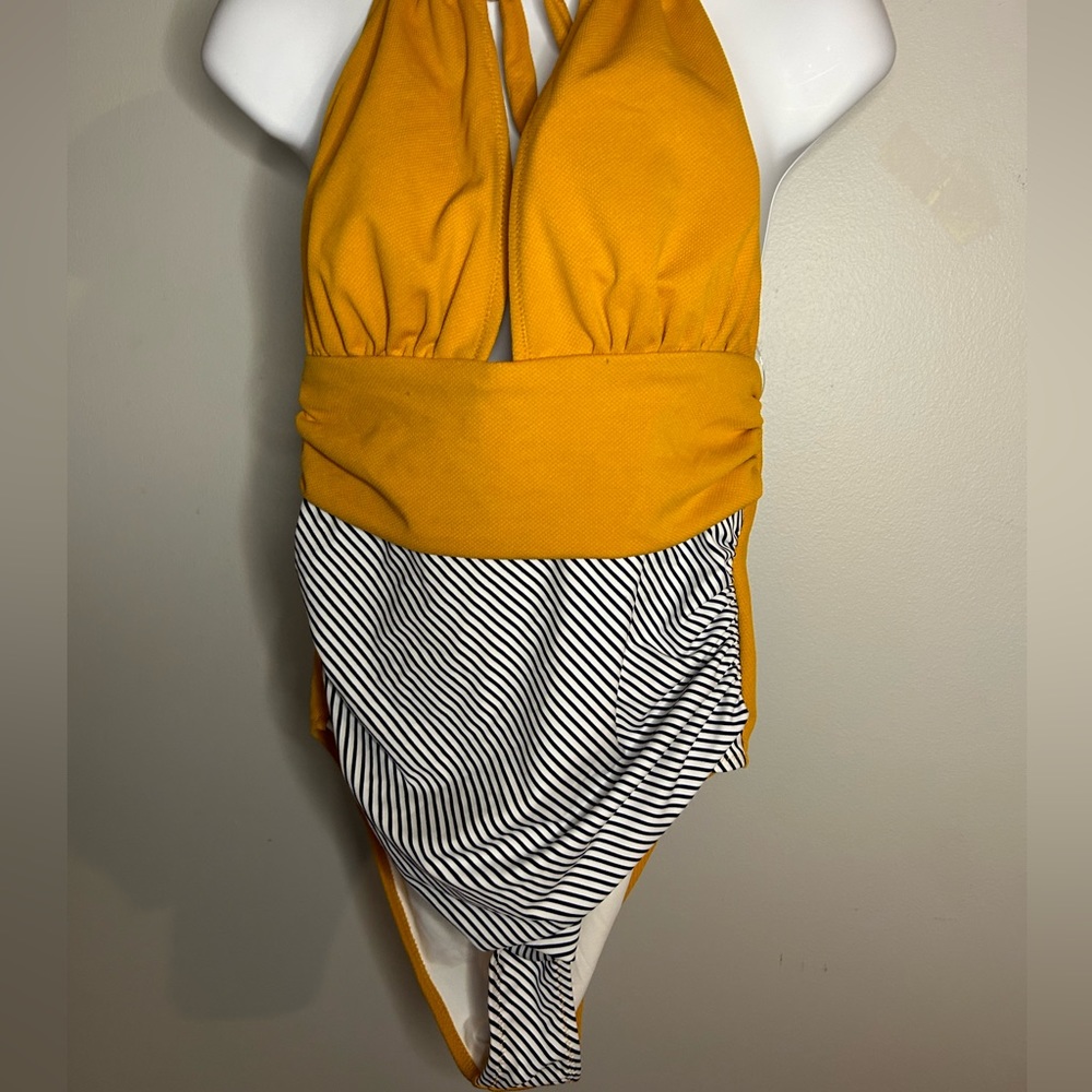 Cupshe sz Small retro style swimsuit NWT